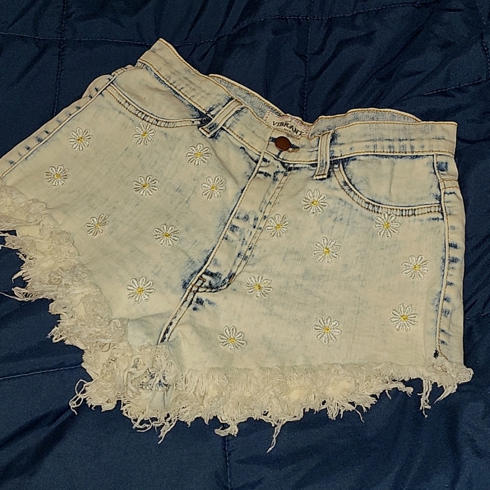 Vibrant Miu daisy shorts